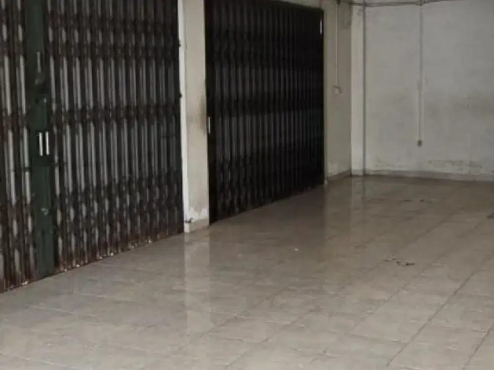 Ruko 3 Lantai Disewakan, Posisi Hoek, Bebas Banjir