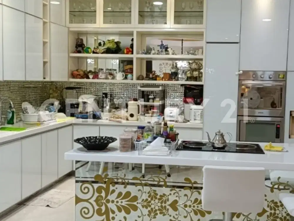 Rumah 3 Lantai Di Golf Lake Residence, Jak Bar