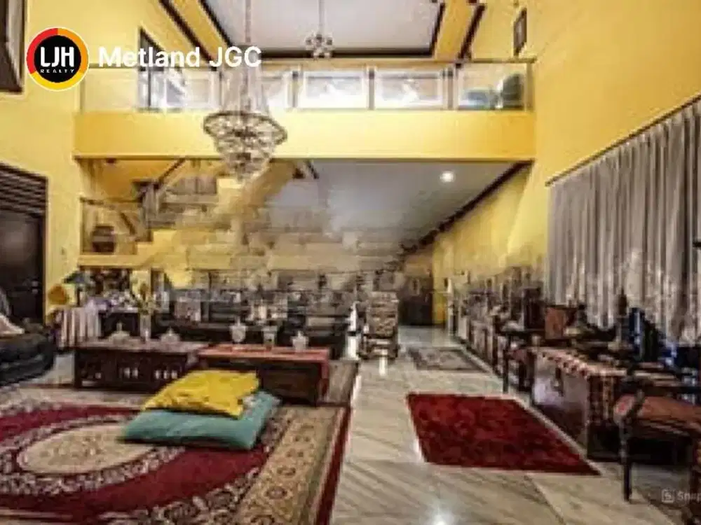 Rumah Megah 2 Lantai Siap Huni Luas 707 di Jatiwaringin Asri, Bekasi