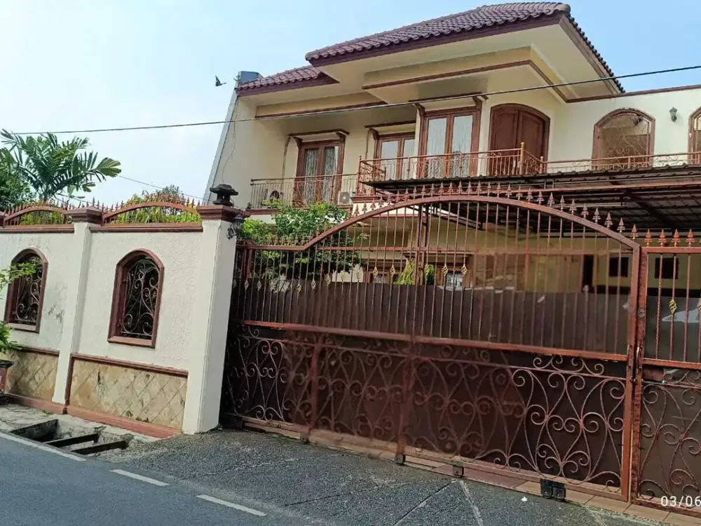 Rumah 2 Lantai SIap Huni dekat Taman Mini Indonesia Indah, Kramat Jati