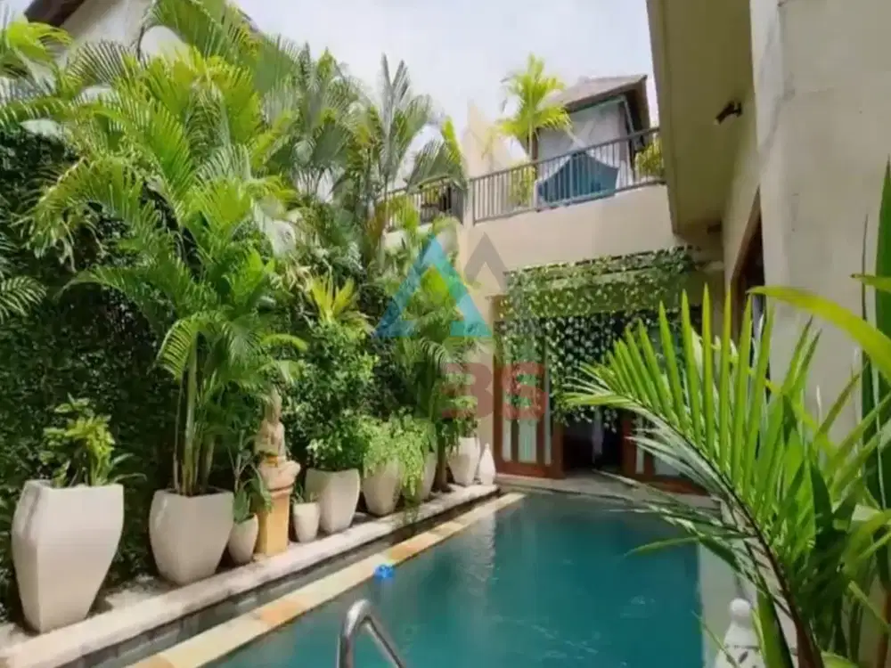 Dijual villa fully furnished  kawasan bumbak Kerobokan Badung Bali