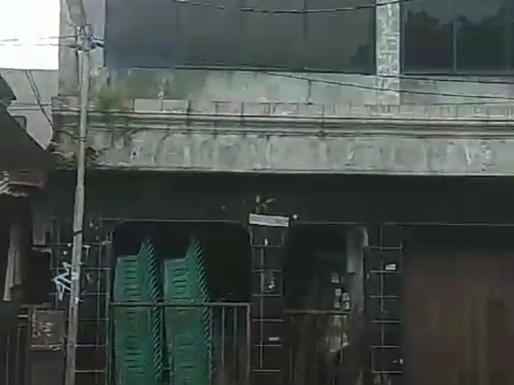 Hitung Tanah ! Rumah 2 Lantai di Perumnas Karawaci, Strategis, Ramai