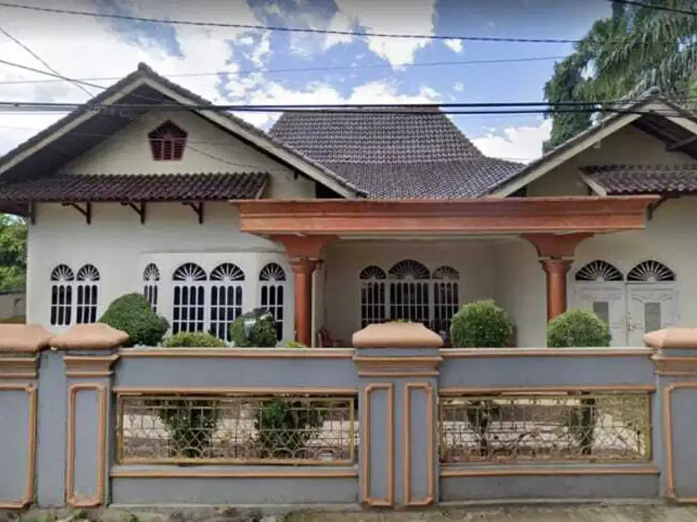 Dijual Rumah SHM Luas 400 m² Lokasi Strategis di Cibubur
