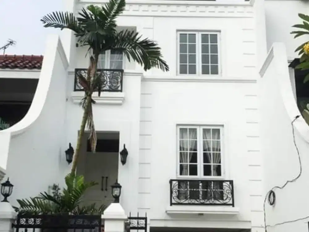 Rumah Mewah 2 Lantai Super Strategis di Jakarta Selatan