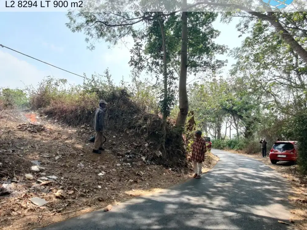 Tanah poros jalan aspal dekat pemukiman, Junrejo Batu