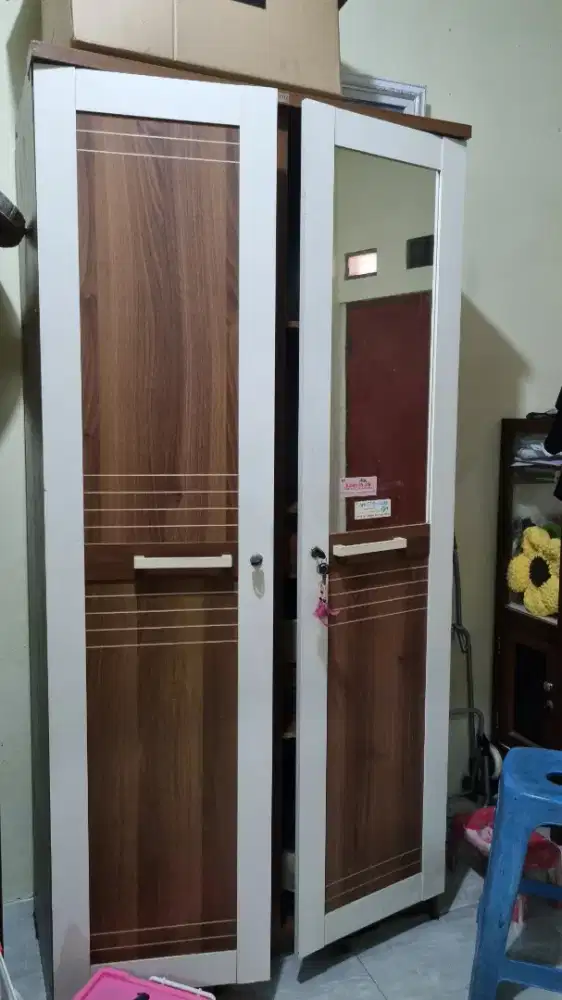 Lemari serba guna untuk barang dan pakaian