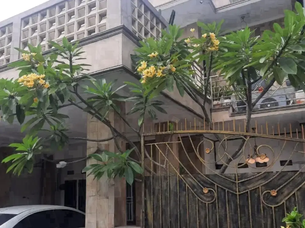 rumah bagus 2lantai dijual murah dijakarta timur.