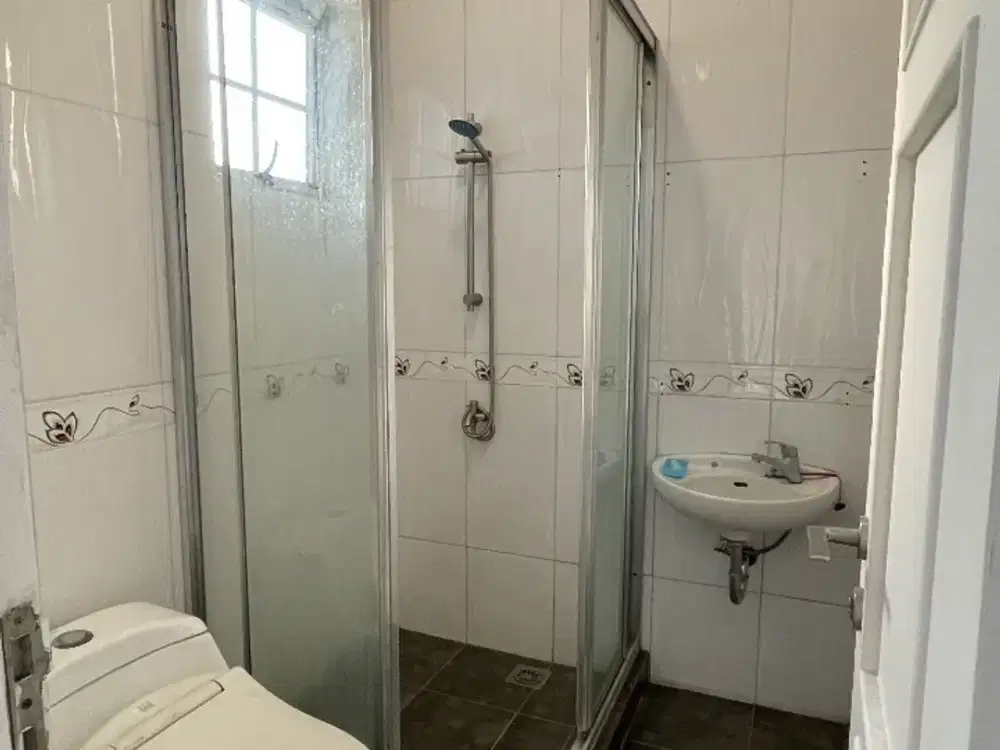 Dijual Rumah Gandeng Unit B, Cluster Taman Spain By Rumah Chinida