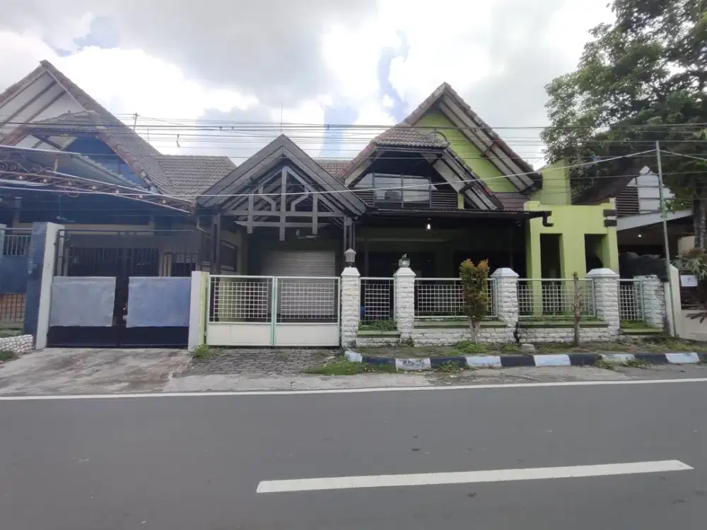 Dijual Rumah 2 Lantai dekat Kampus UII Condongcatur Sleman Jogja