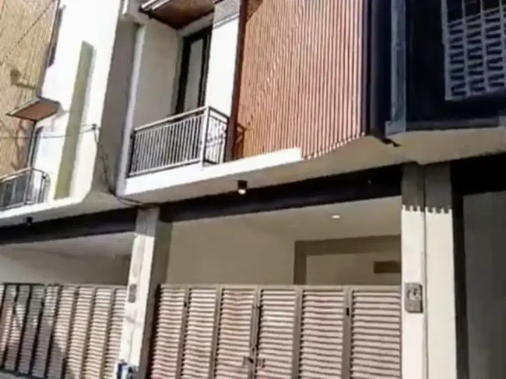 Rumah kos siap huni dekat UB dan UIN tiga lantai