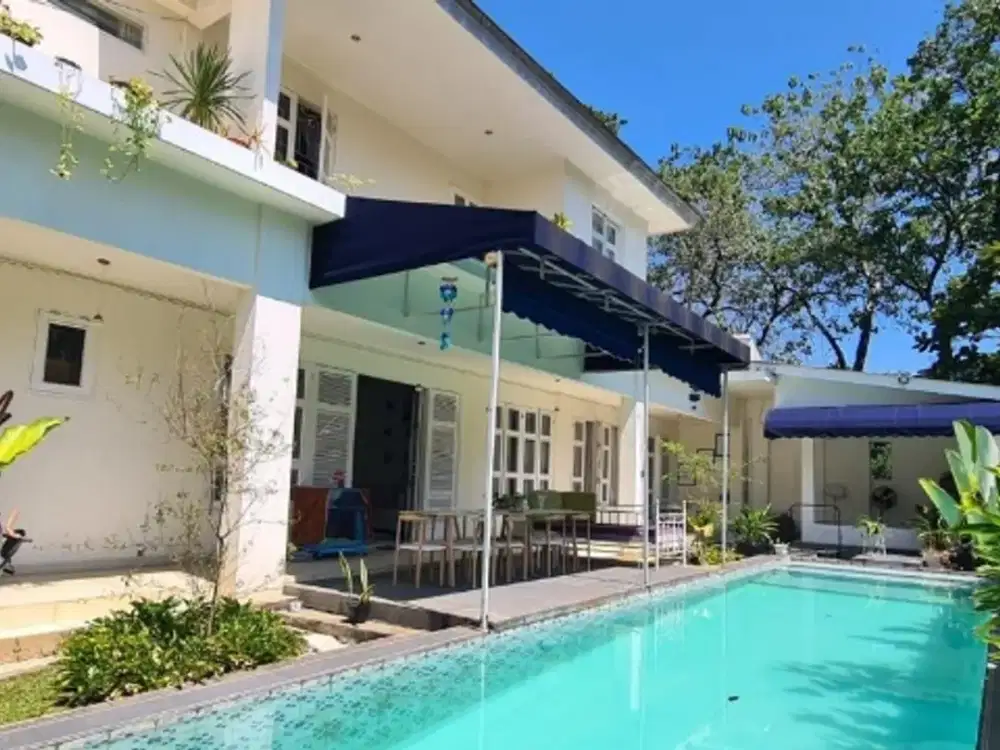 Di jual rumah strategis  minimalis di Sentul city