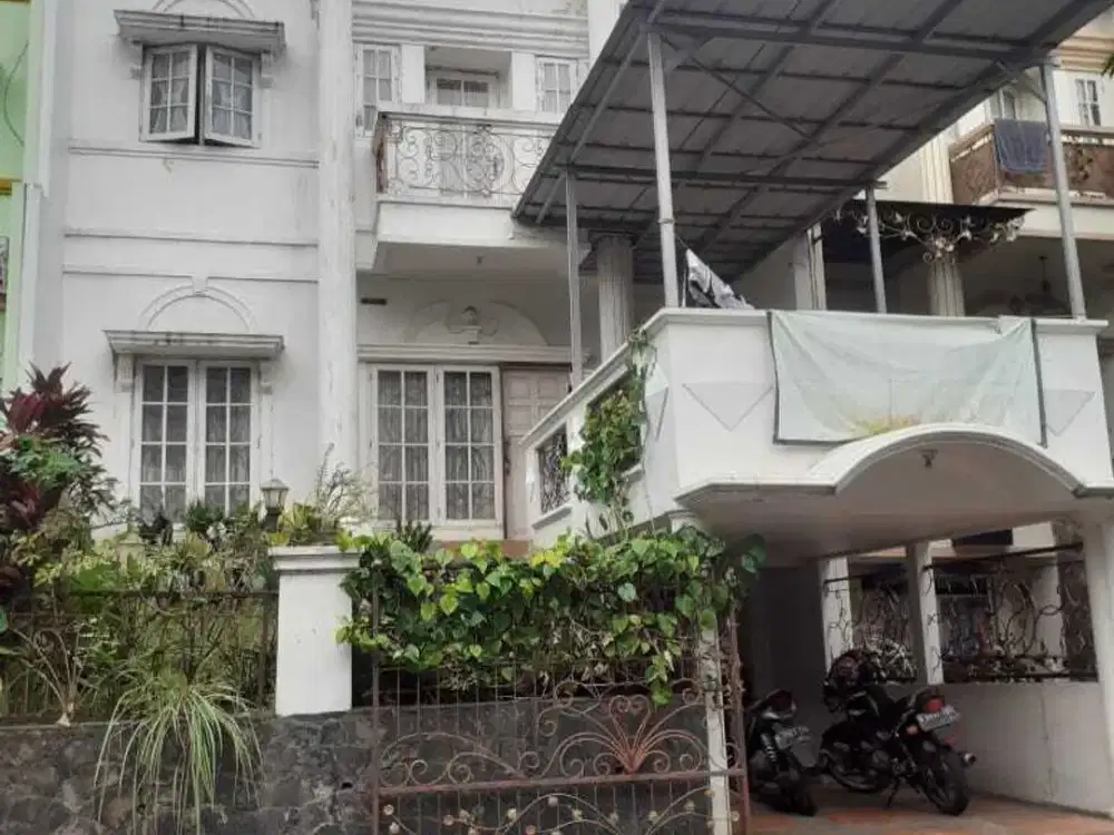Dijual Rumah SHM 3 Lantai Luas 180 m Strategis di Citragran Cibubur