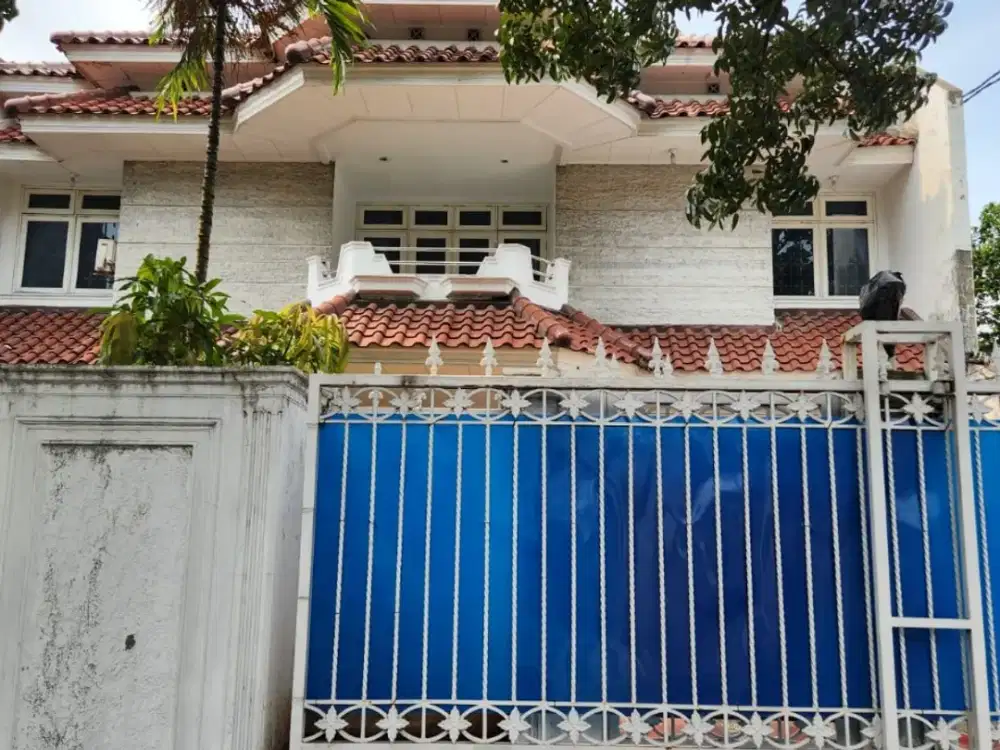 Rumah Luas Cocok Untuk Usaha Klinik Kecantikan/ Tempat Bimbel