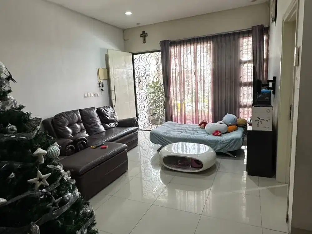 P Alx Dijual Rumah 8x18 Semi Furnished 4 KT di Green Lake City