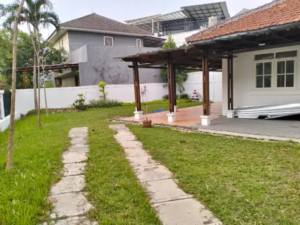 Di jual  Rumah Hoek Asri di Sentul city ,SHM