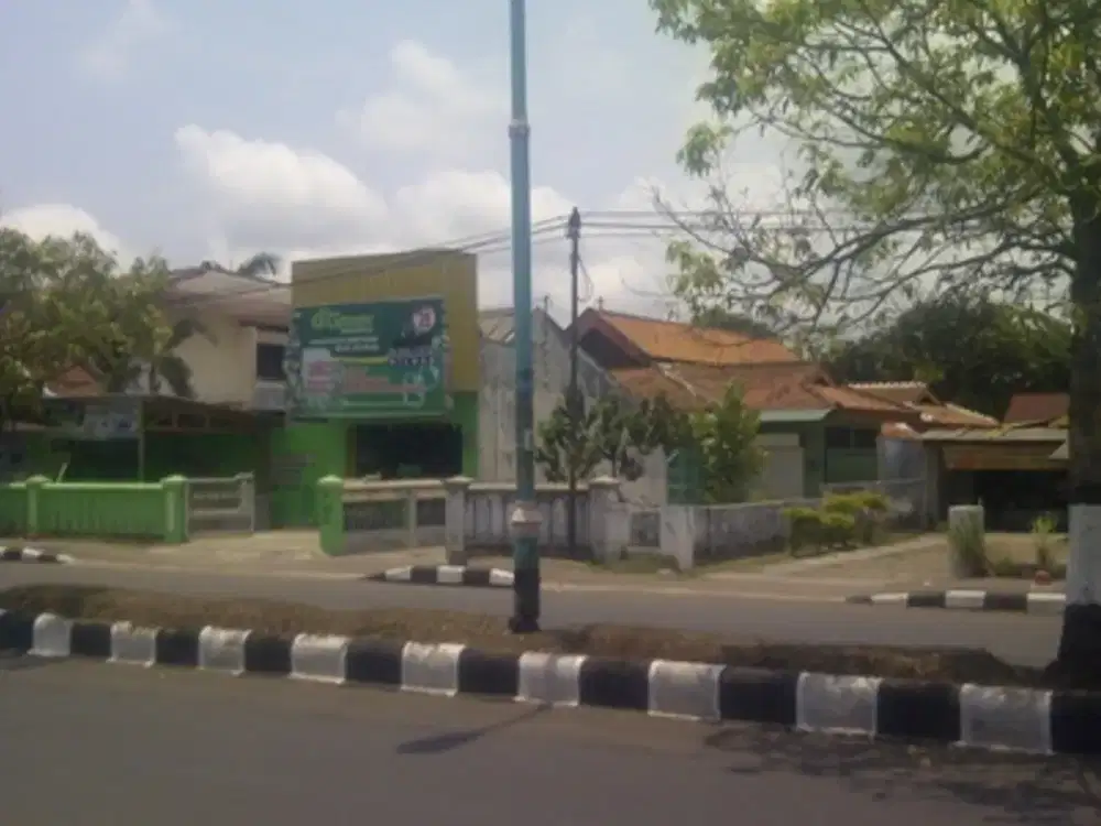 Rumah tinggal di jalan protokol Cilacap