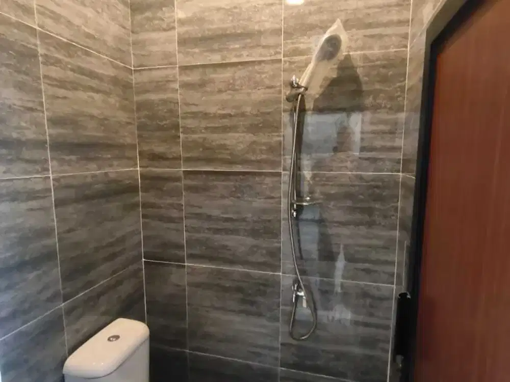 DIJUAL RUMAH TINGGAL 4 KAMAR TIDUR STRATEGIS DI RUNGKUT TERKEREN