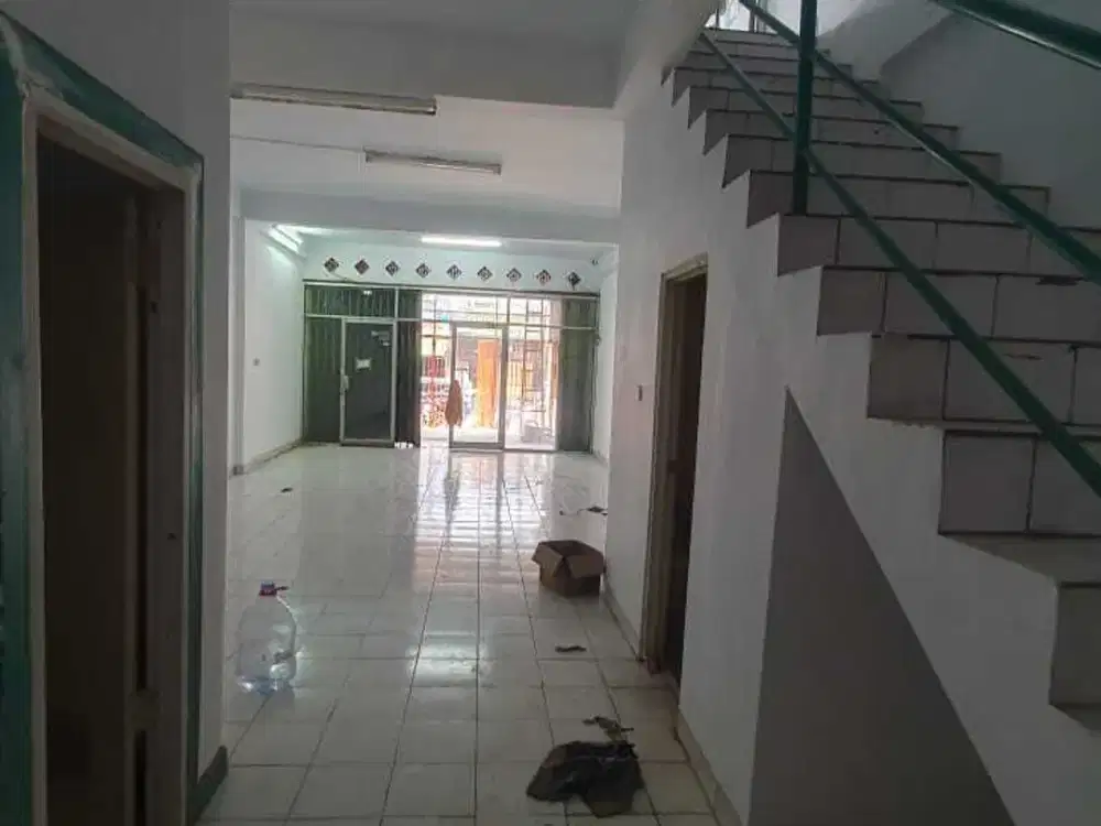 Disewakan ruko pinggir jalan di villa taman bandara cocok untuk usaha