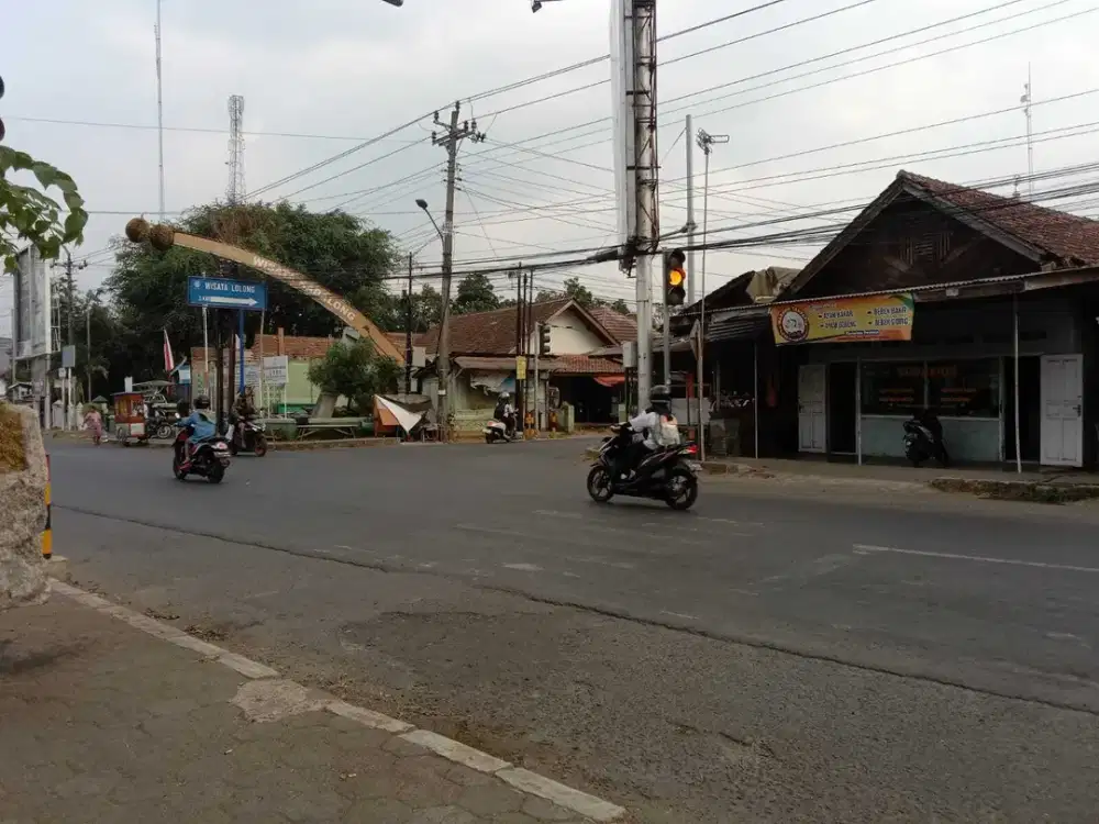Rumah dan Ruko Pinggir Jalan Raya Karanganyar, Dekat Tugu Duren