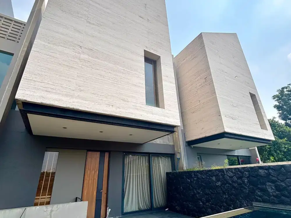Rumah Modern Lux Dalam Town House Di Cipete