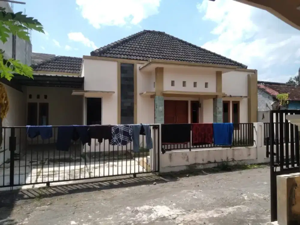 A017 - Rumah Di Lokasi Strategis Barat Jakal Banteng