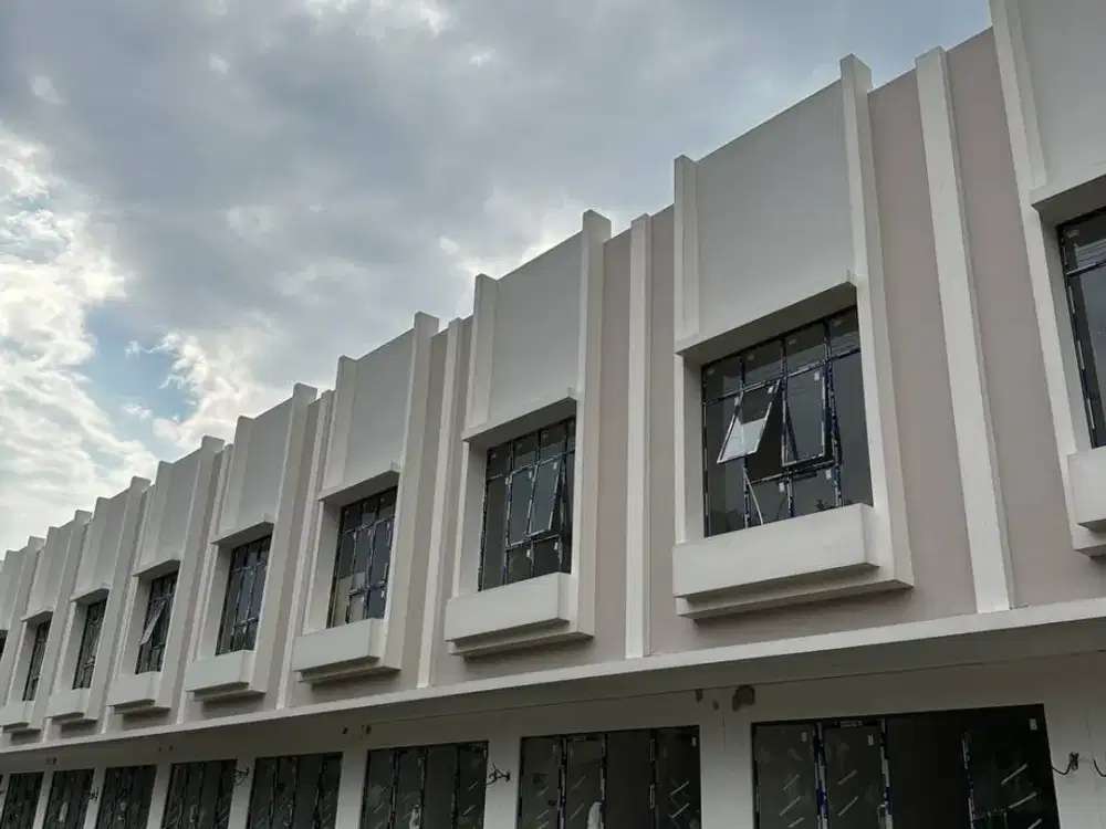 Ruko 2 lantai hadap jalan siap pakai di gading serpong