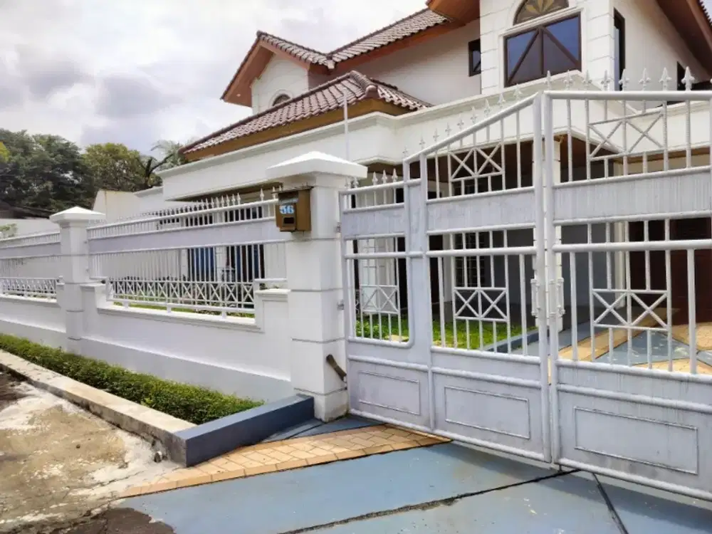 rumah Baru dekat jalur lrt dan bebas banjir sangat aman