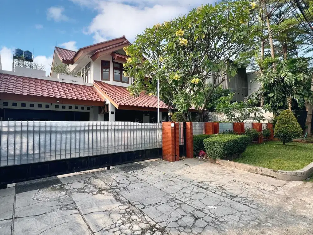 Rumah 2 lantai di patal Senayan, Jakarta Selatan