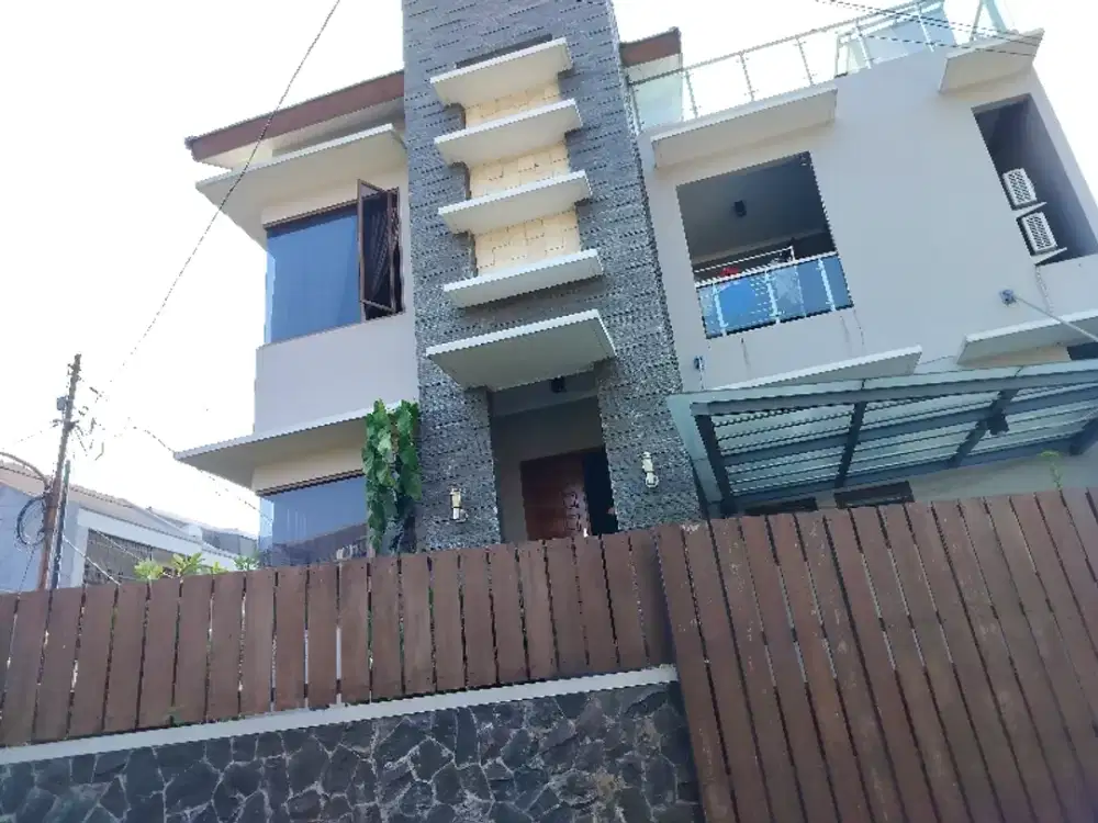 rumah huk ngantong ada basement dekat fasum