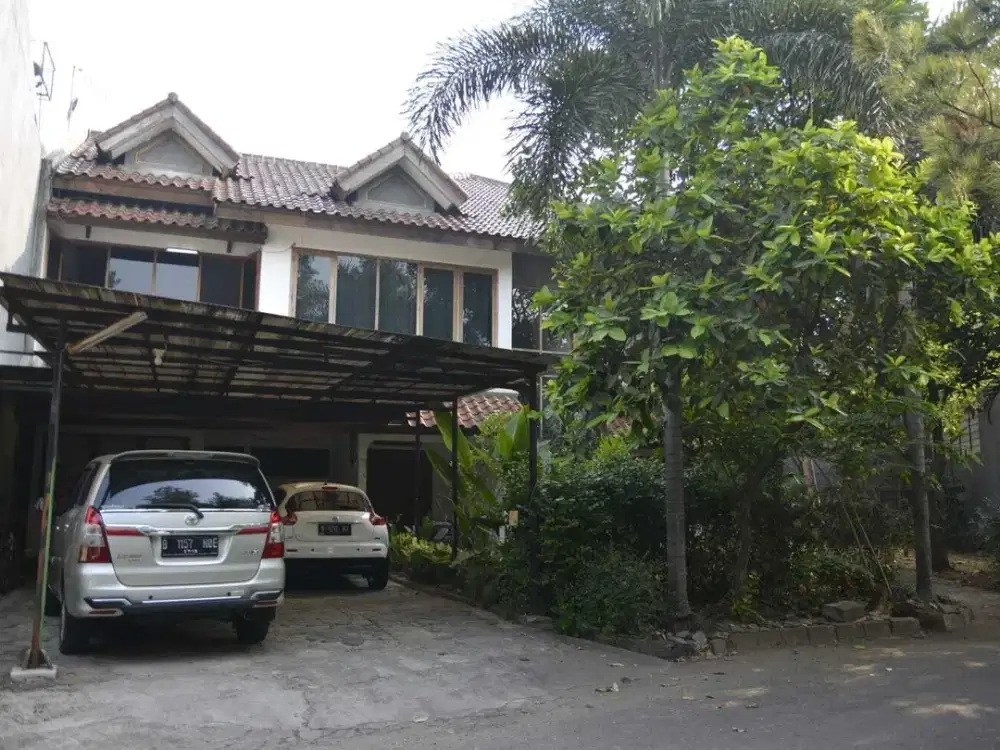 Dijual Rumah 2 Lantai Dan Luas di Villa Melati Mas