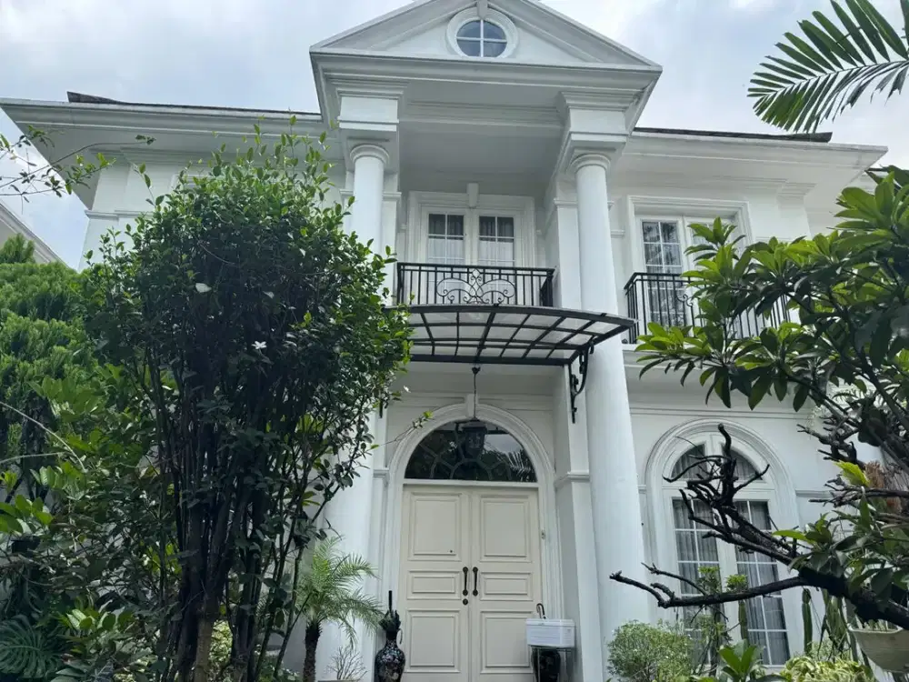 Dijual Rumah Semi Furnished Ada Swimming Pool di Fontainebleau