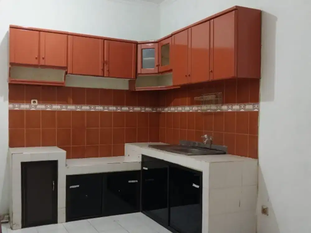 Di jual Rumah Di komplek DKI ,Asri , Strategis.SHM