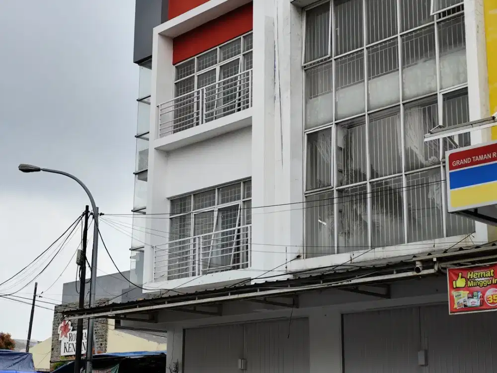 DIJUAL Ruko di Jalan raya Taman Royal