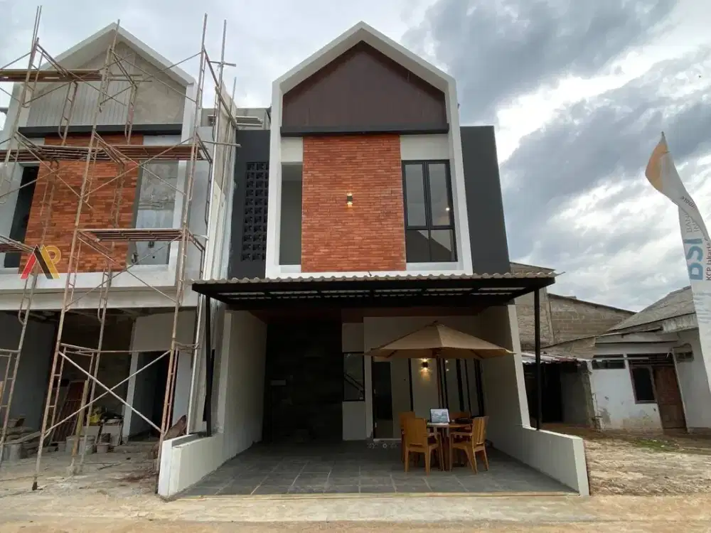 Rumah 2,5 Lantai Ready 5 Menit ke LRT Cibubur Ciracas Jakarta Timur