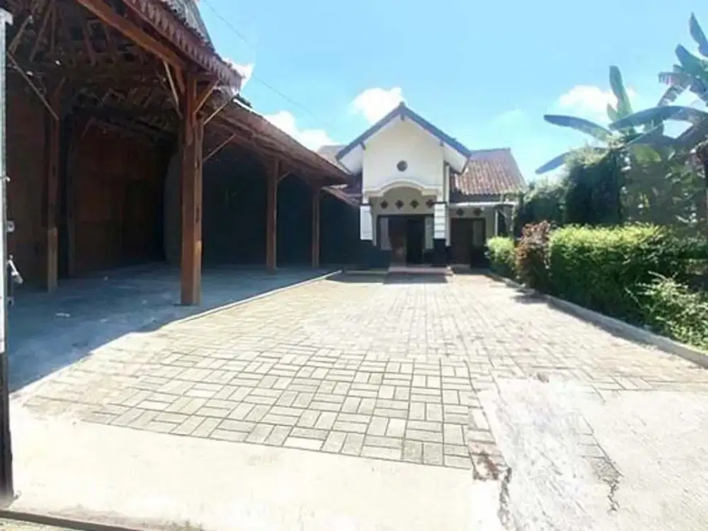 Rumah Klasik Luas dan Strategis di Jl. Wonosari Berbah