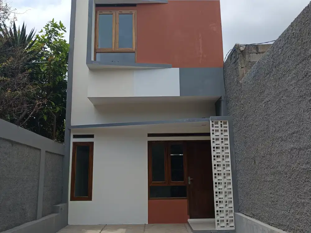 Rumah pinggir jalan 2 lantai murah