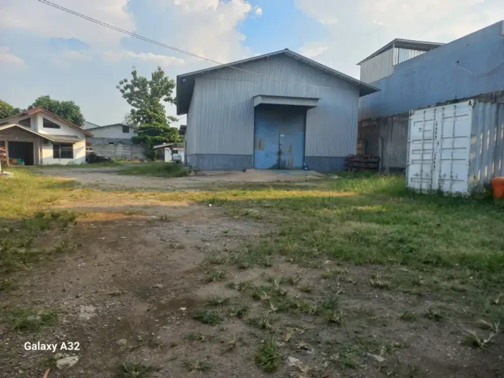 dijual/gudang/atow di kontrakan  bisa lt 2600m lb500m akses kontener