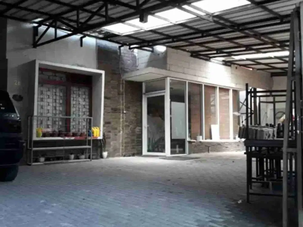 JUAL SEWA RUMAH COCOK UNTUK USAHA DI JALAN SURYANI