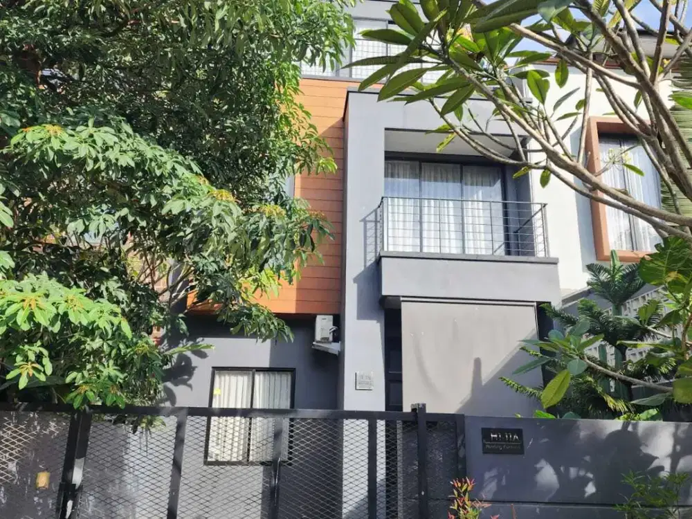 Dijual Cepat Rumah Mewah Full Furnished Kencana Loka Bsd City
