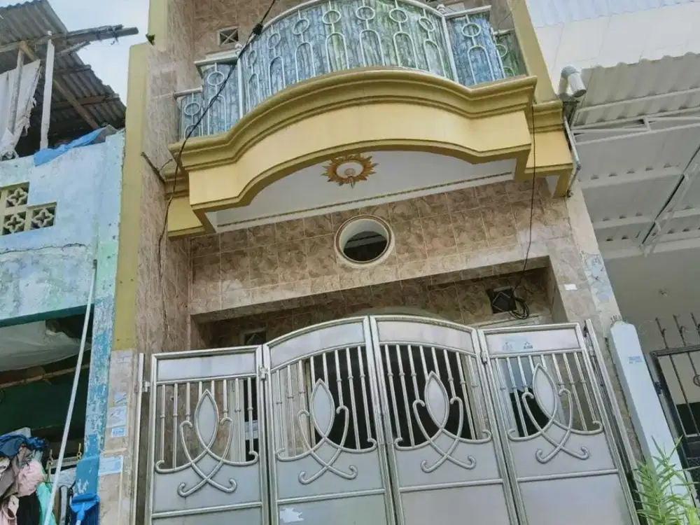 Rumah Jalan Mobil Dekat RSCM dan Stasiun Senen