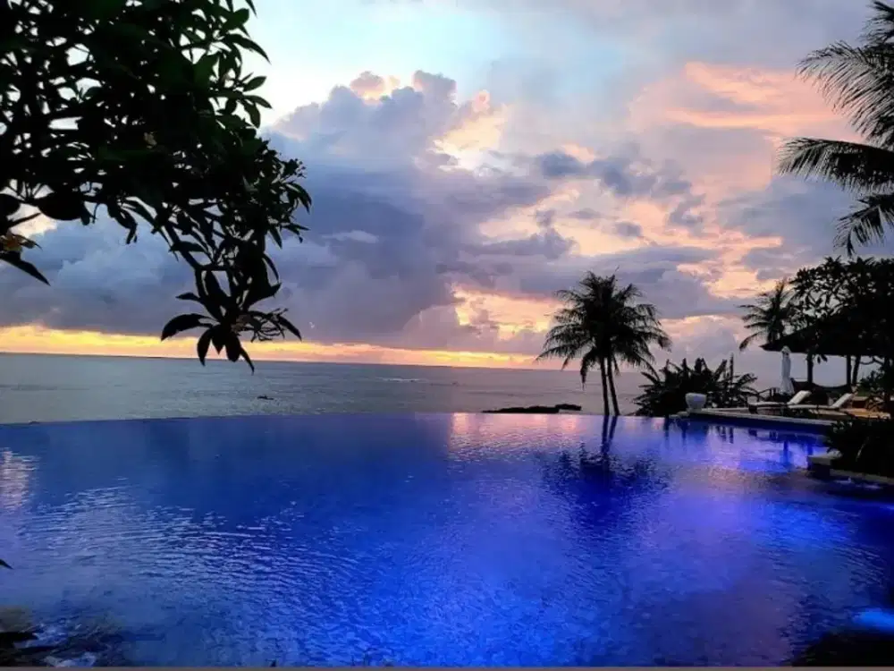 Dijual Villa Mewah Pantai 11 Kamar di Canggu Bali, Freehold