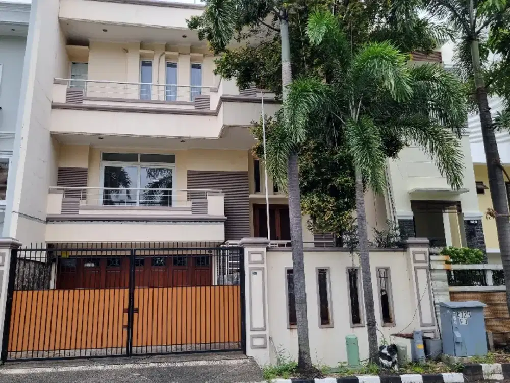 Rumah bagus 2,5 lantai di Permata Buana Cluster