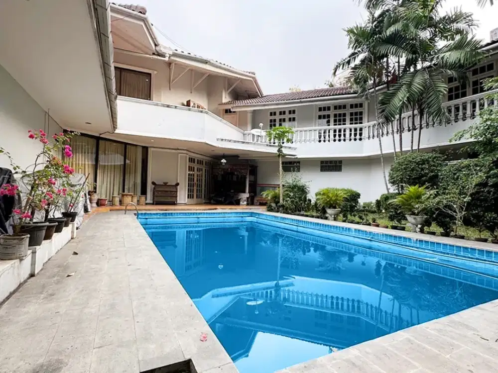 Dijual Rumah Besar di Jantung Kebayoran Baru, 1.644 m² , 6BR, SHM