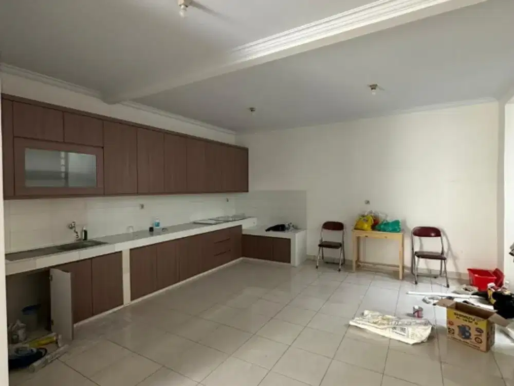 Rumah boulevard luas, cocok utk usaha, strategis dan ramai