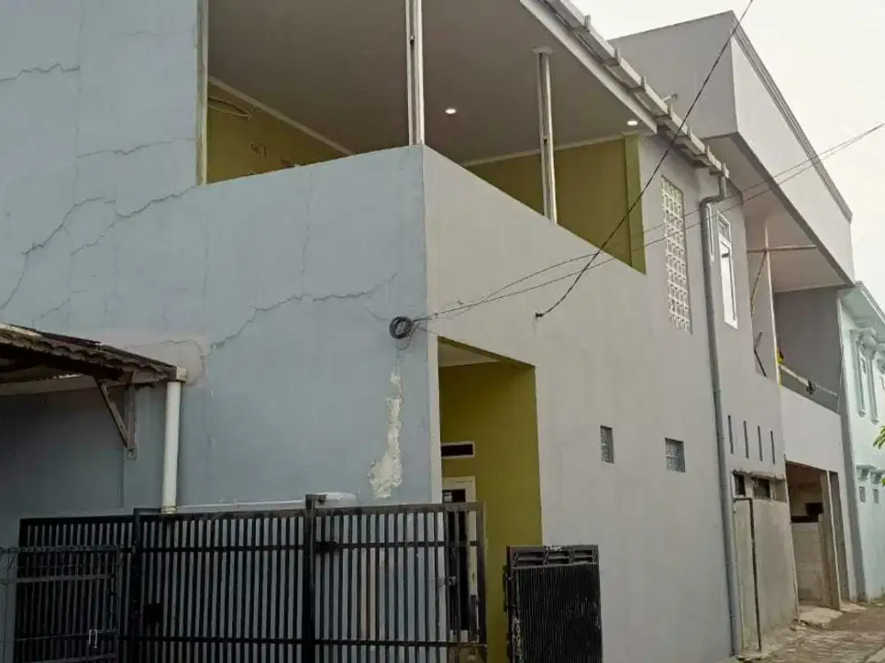 Rumah Plus Kontrakan 4 Pintu , Masing Masing Kamar Mandi Di Dalam