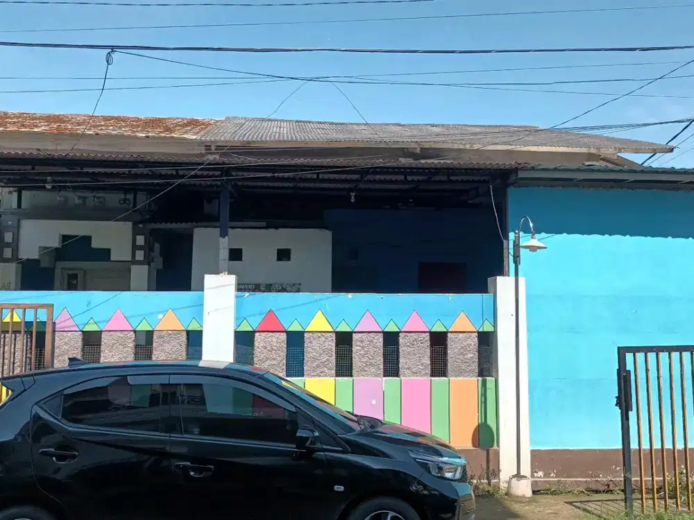 Rumah Hook Strategis Di Tengah Hunian Padat