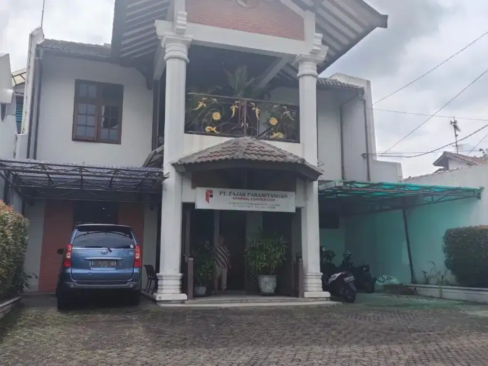 Rumah dan Kantor Halaman Luas Cocok dijadikan Cafe atau Perusahaan