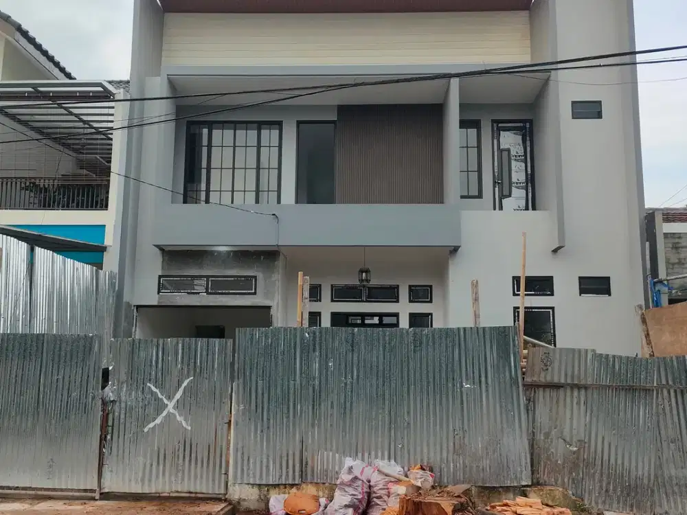 Dijual Rumah Baru Pinggir Jalan, Swimming Pool di Griya Loka