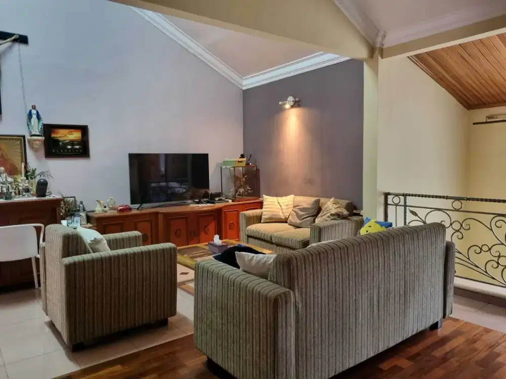 Dijual Rumah Asri, Nyaman, Semi Furnished di Giriloka BSD