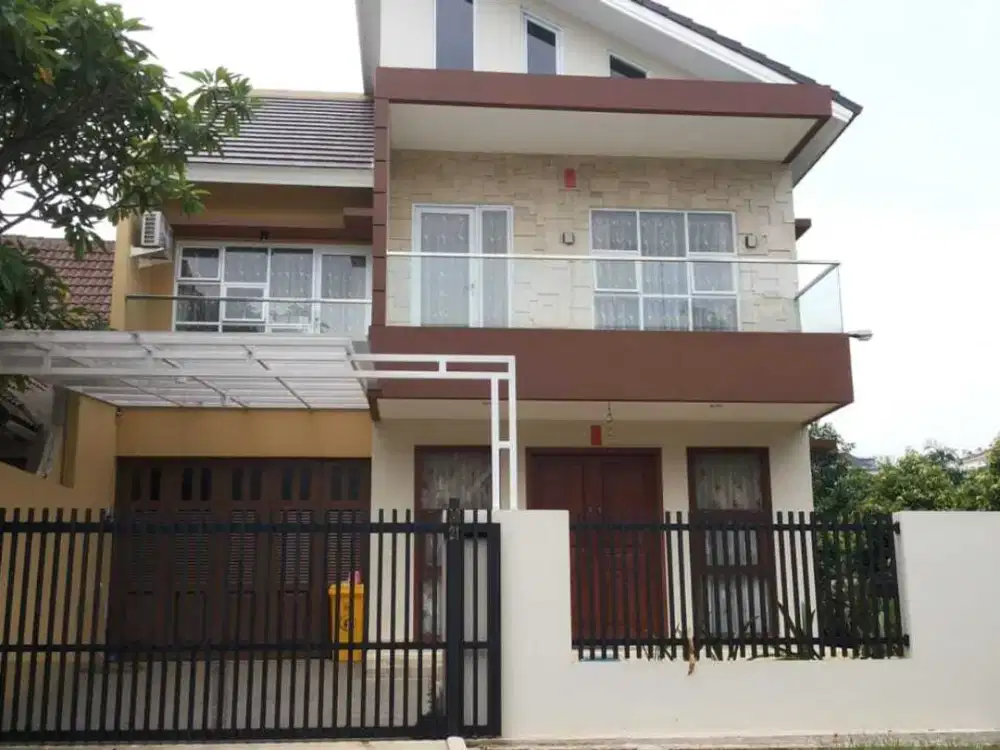 Dijual Rumah Mewah 2 lantai, Hoek, Full Furnished di Giriloka